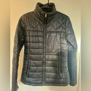 Patagonia Women's quilted jacket. Size small excellent condition.
